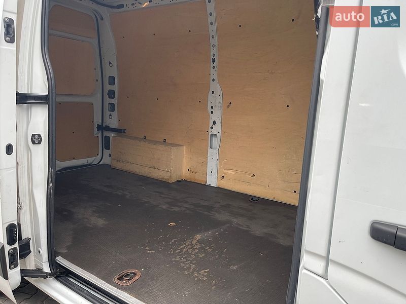 Вантажний фургон Renault Master 2015 в Луцьку