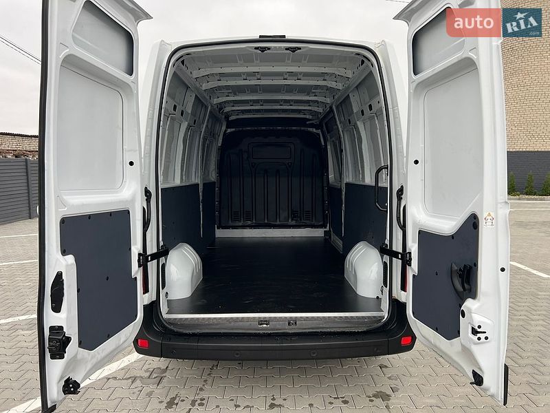 Грузовой фургон Renault Master 2022 в Дубно