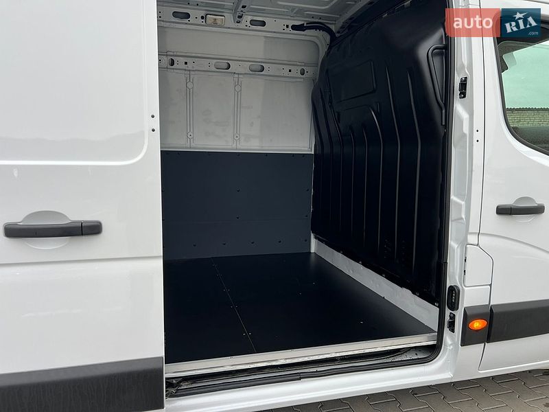Грузовой фургон Renault Master 2022 в Дубно