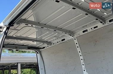 Вантажний фургон Renault Master 2015 в Києві