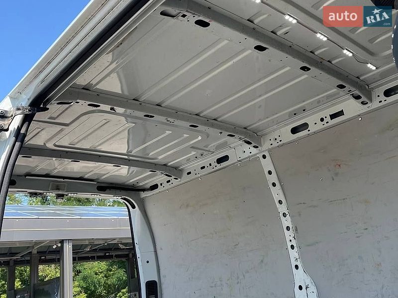 Вантажний фургон Renault Master 2015 в Києві
