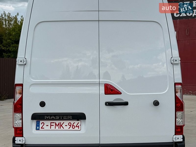 Грузовой фургон Renault Master 2023 в Млинове