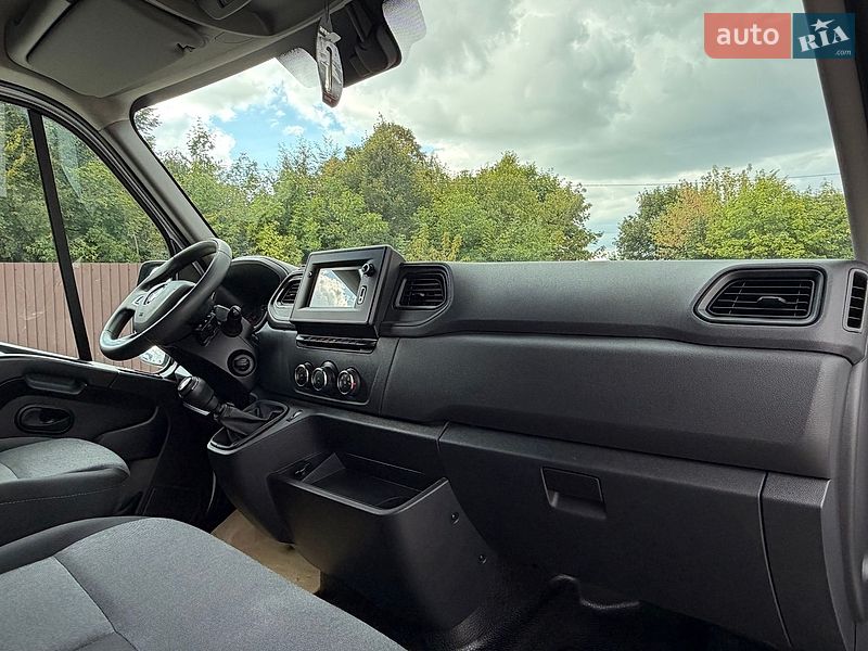 Грузовой фургон Renault Master 2023 в Млинове