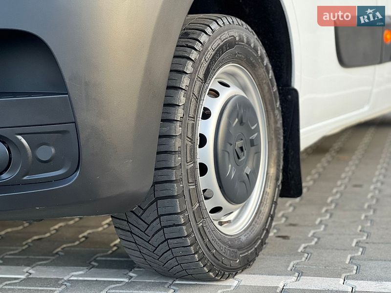 Грузовой фургон Renault Master 2023 в Дубно