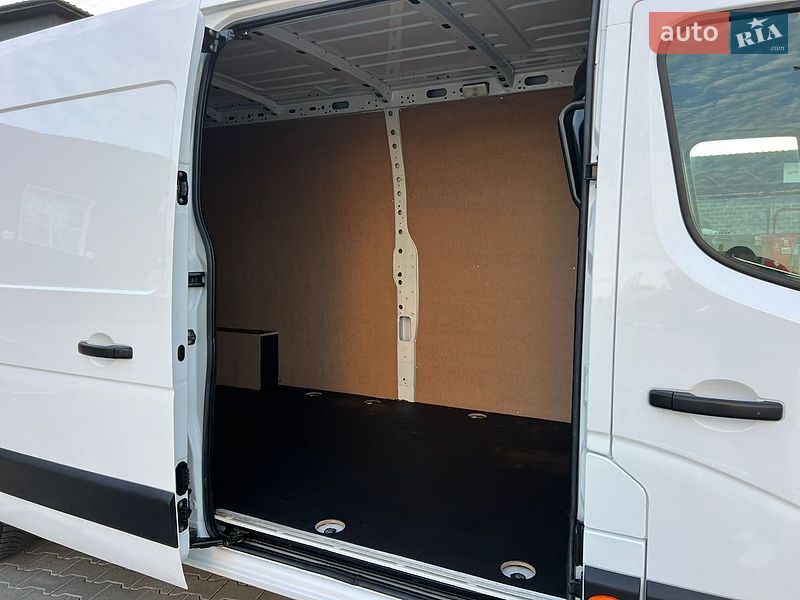 Грузовой фургон Renault Master 2023 в Дубно