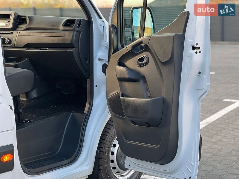 Грузовой фургон Renault Master 2023 в Дубно