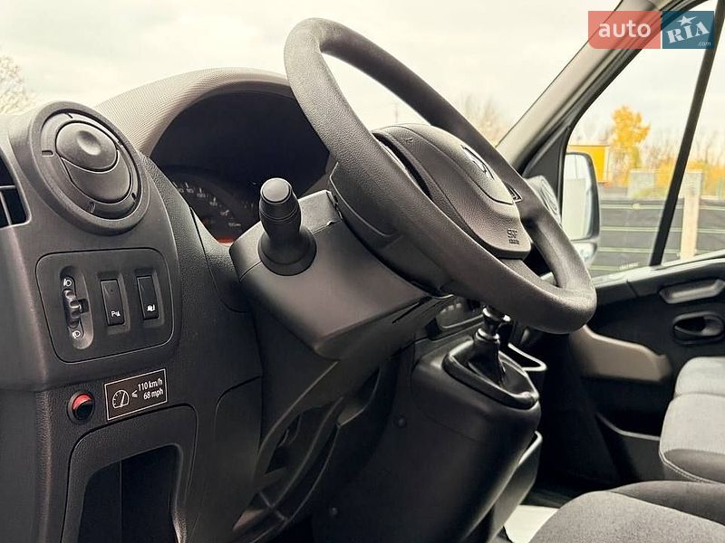Грузопассажирский фургон Renault Master 2016 в Дубно