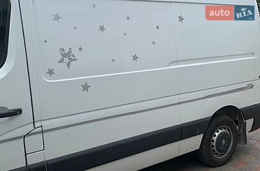 Вантажний фургон Renault Master 2015 в Дніпрі