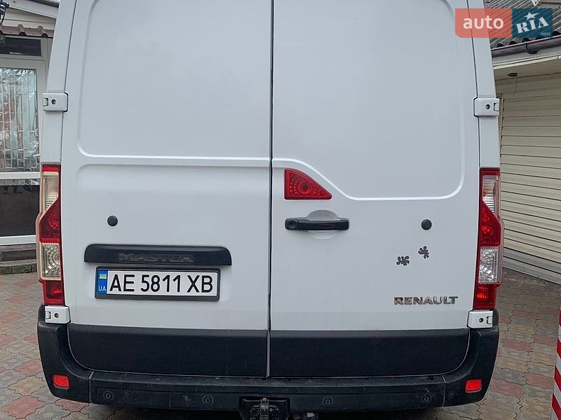 Вантажний фургон Renault Master 2015 в Дніпрі