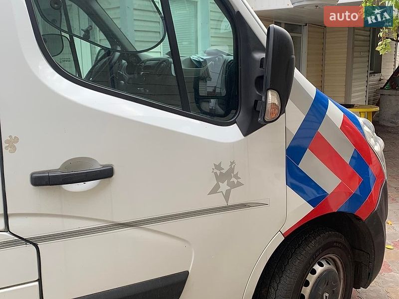 Вантажний фургон Renault Master 2015 в Дніпрі