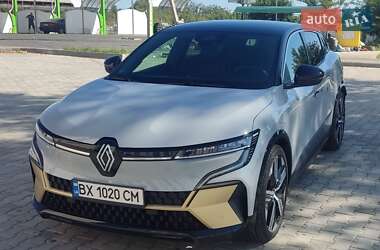 Позашляховик / Кросовер Renault Megane E-Tech Electric 2022 в 