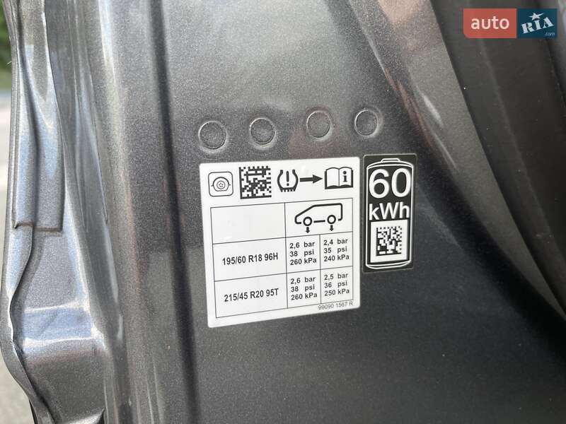 Внедорожник / Кроссовер Renault Megane E-Tech Electric 2022 в Киеве