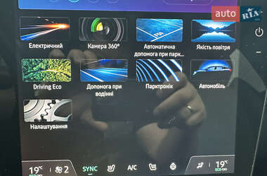 Позашляховик / Кросовер Renault Megane E-Tech Electric 2022 в 