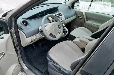Хетчбек Renault Megane Scenic 2009 в 