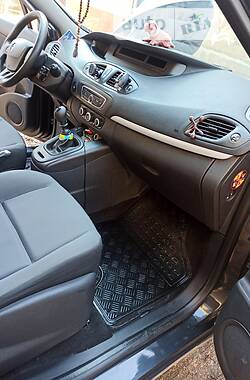 Минивэн Renault Megane Scenic 2011 в 