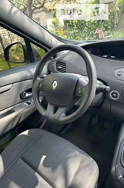 Минивэн Renault Megane Scenic 2012 в 
