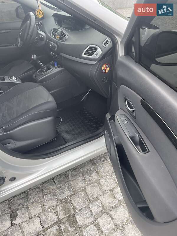 Мінівен Renault Megane Scenic 2014 в Кельменцях