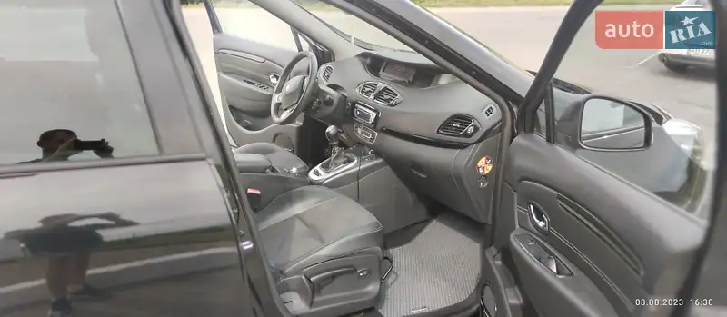 Минивэн Renault Megane Scenic 2012 в 
