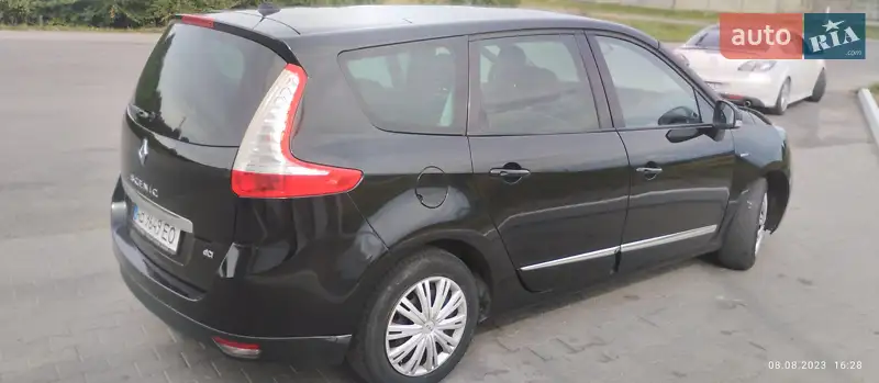 Минивэн Renault Megane Scenic 2012 в 