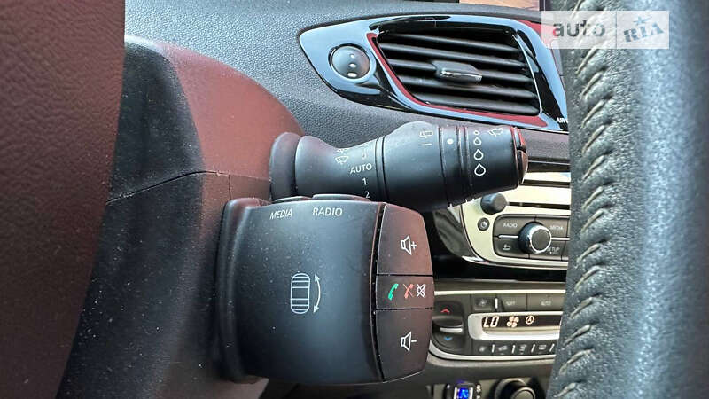 Мінівен Renault Megane Scenic 2012 в Києві фото 30 Мінівен Renault Megane Scenic 2012 в Києві