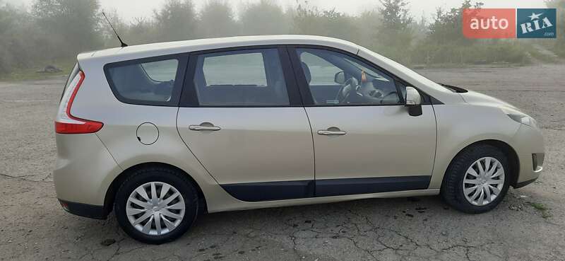 Мінівен Renault Megane Scenic 2009 в Тисмениці