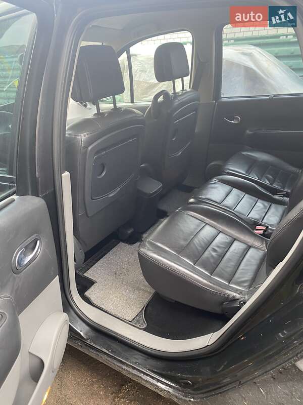 Минивэн Renault Megane Scenic 2004 в Коростене