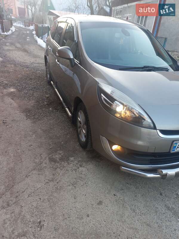 Минивэн Renault Megane Scenic 2012 в Тячеве