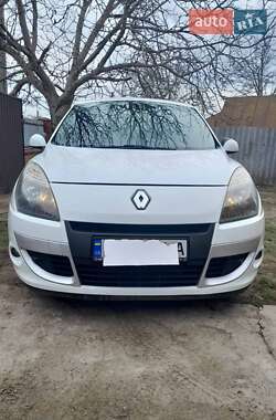 Минивэн Renault Megane Scenic 2010 в 