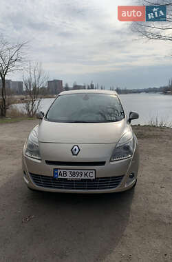 Минивэн Renault Megane Scenic 2009 в 