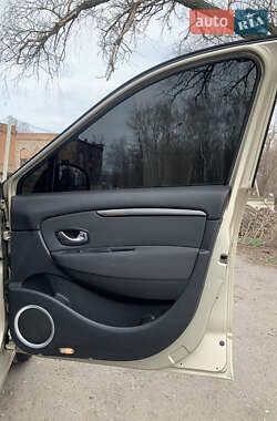 Минивэн Renault Megane Scenic 2009 в 