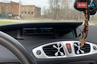 Минивэн Renault Megane Scenic 2009 в 