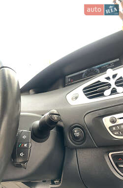 Минивэн Renault Megane Scenic 2009 в 