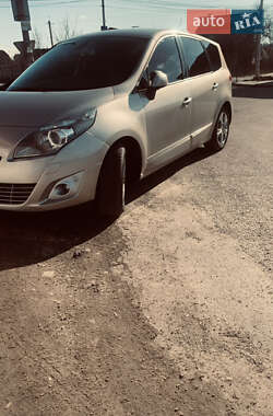Минивэн Renault Megane Scenic 2009 в 