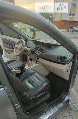 Мінівен Renault Megane Scenic 2011 в 