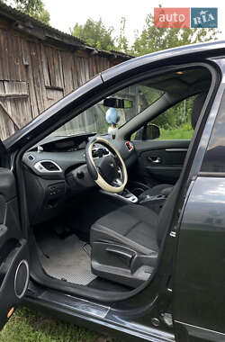 Минивэн Renault Megane Scenic 2010 в 