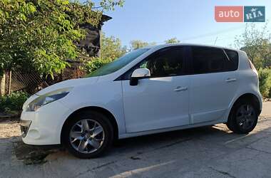 Минивэн Renault Megane Scenic 2011 в 