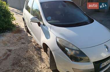 Минивэн Renault Megane Scenic 2011 в 