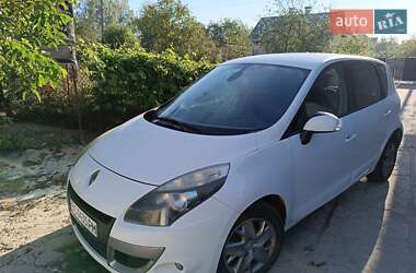 Минивэн Renault Megane Scenic 2011 в 