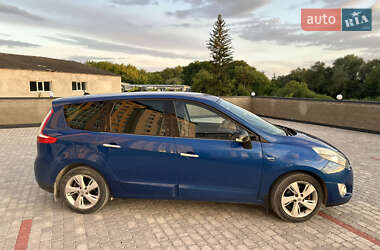 Минивэн Renault Megane Scenic 2011 в 