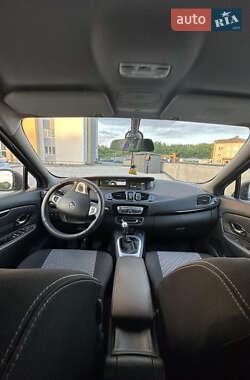 Минивэн Renault Megane Scenic 2011 в 
