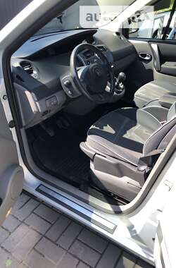 Минивэн Renault Megane Scenic 2004 в 