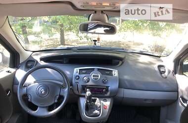 Минивэн Renault Megane Scenic 2004 в 