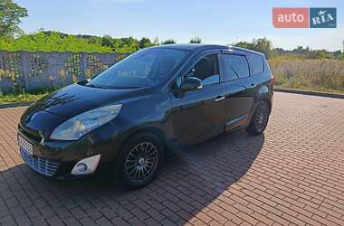 Минивэн Renault Megane Scenic 2011 в 