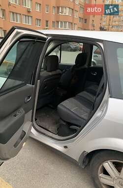 Минивэн Renault Megane Scenic 2005 в 