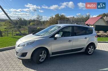 Минивэн Renault Megane Scenic 2010 в Шумске