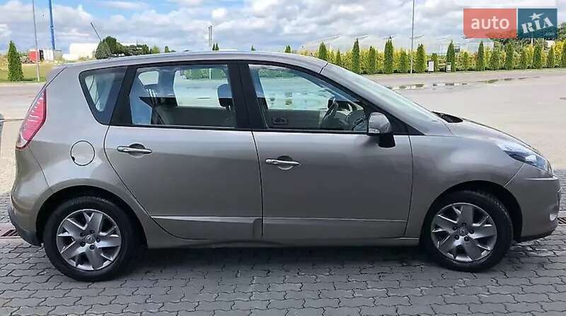 Мінівен Renault Megane Scenic 2011 в 