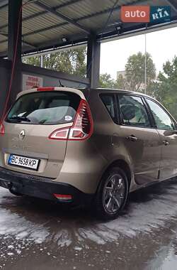 Мінівен Renault Megane Scenic 2011 в 