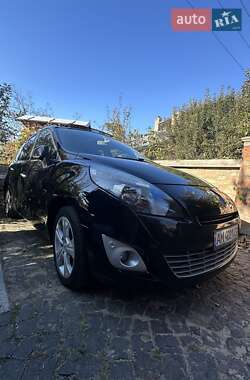 Минивэн Renault Megane Scenic 2012 в 