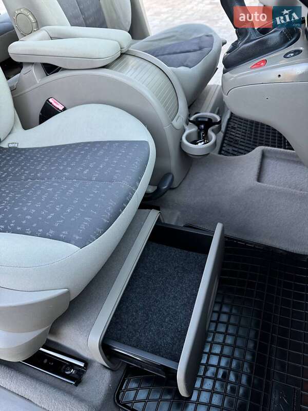 Минивэн Renault Megane Scenic 2006 в Черновцах