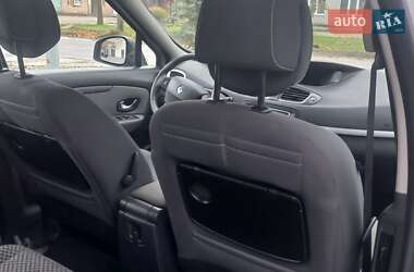 Минивэн Renault Megane Scenic 2011 в 